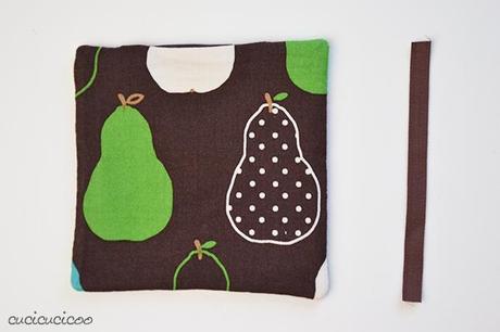 Free Tutorial: Easy pot holder pattern using the method Turn and Topstitch. Part of the 