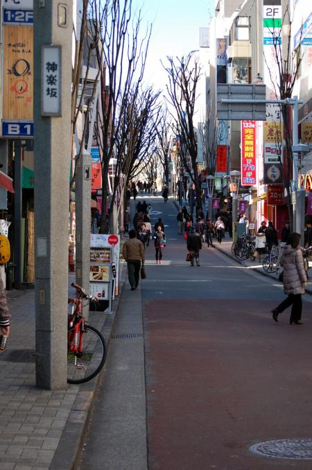 Kagurazaka dori (foto di Patrick Colgan, 2013)