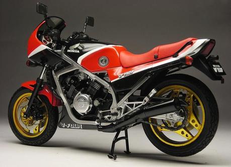 Honda VF 750 F by Max Moto Modeling (Tamiya)