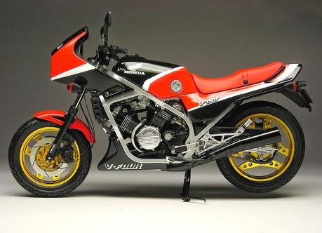 Honda VF 750 F by Max Moto Modeling (Tamiya)