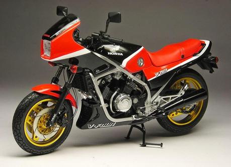 Honda VF 750 F by Max Moto Modeling (Tamiya)