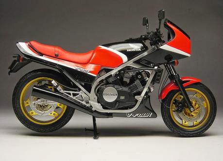 Honda VF 750 F by Max Moto Modeling (Tamiya)