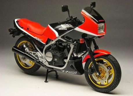 Honda VF 750 F by Max Moto Modeling (Tamiya)