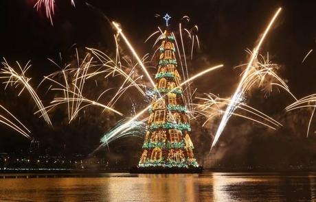 L’albero di Natale piu’ grande del mondo. Quanto spreco? Foto