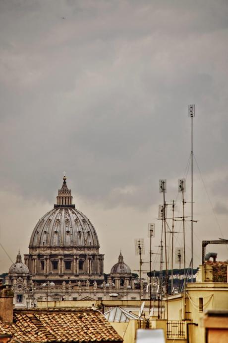 25 foto dallo scandalo Antennopoli. L'unica città al mondo con un milione e trecento antenne sui tetti. Di cui la metà abbandonate. Parte #tettipuliti