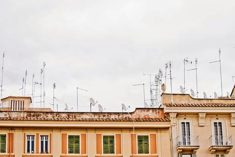 25 foto dallo scandalo Antennopoli. L'unica città al mondo con un milione e trecento antenne sui tetti. Di cui la metà abbandonate. Parte #tettipuliti