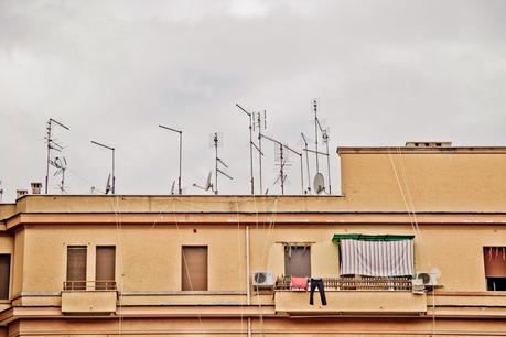 25 foto dallo scandalo Antennopoli. L'unica città al mondo con un milione e trecento antenne sui tetti. Di cui la metà abbandonate. Parte #tettipuliti
