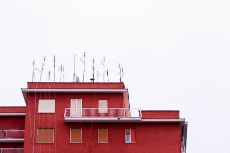 25 foto dallo scandalo Antennopoli. L'unica città al mondo con un milione e trecento antenne sui tetti. Di cui la metà abbandonate. Parte #tettipuliti