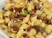 Pasta mandorle, funghi pomodori secchi.