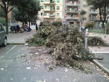 45 foto per indignarsi insieme sulle condizioni riprovevoli di Largo Agosta. Piazza nuova e in dieci anni massacrata. Neppure a Bengasi trovi un posto così