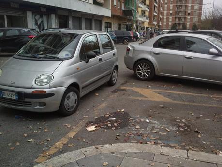 45 foto per indignarsi insieme sulle condizioni riprovevoli di Largo Agosta. Piazza nuova e in dieci anni massacrata. Neppure a Bengasi trovi un posto così