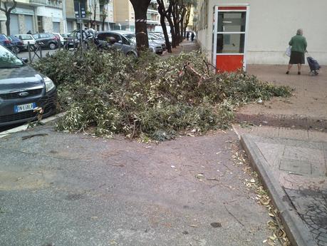 45 foto per indignarsi insieme sulle condizioni riprovevoli di Largo Agosta. Piazza nuova e in dieci anni massacrata. Neppure a Bengasi trovi un posto così