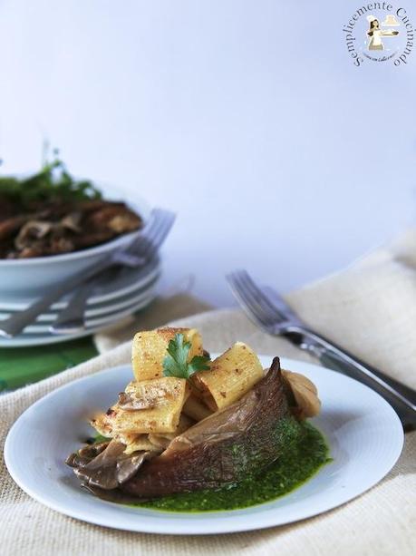 rigatoni con ragù di funghi e noci