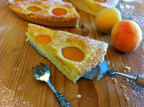 CROSTATA ALLE ALBICOCCHE CON CREMA FRANGIPANE