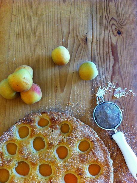 CROSTATA ALLE ALBICOCCHE CON CREMA FRANGIPANE