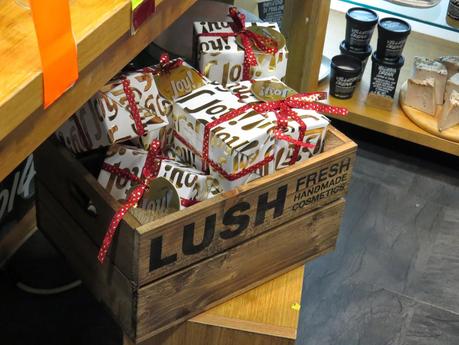 Natale 2014: le idee regalo Lush presentate al Beauty Happy Hour della bottega di Pisa