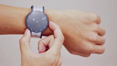 Sony svela a sorpresa il suo smartwatch e-ink