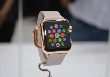 UBS: l’Apple Watch venderà 24 milioni di unità nel 2015