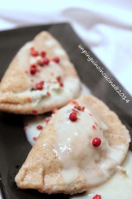 Ravioli integrali al radicchio con gorgonzola e pepe rosa