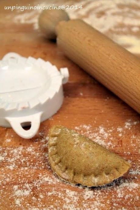 Ravioli integrali al radicchio con gorgonzola e pepe rosa