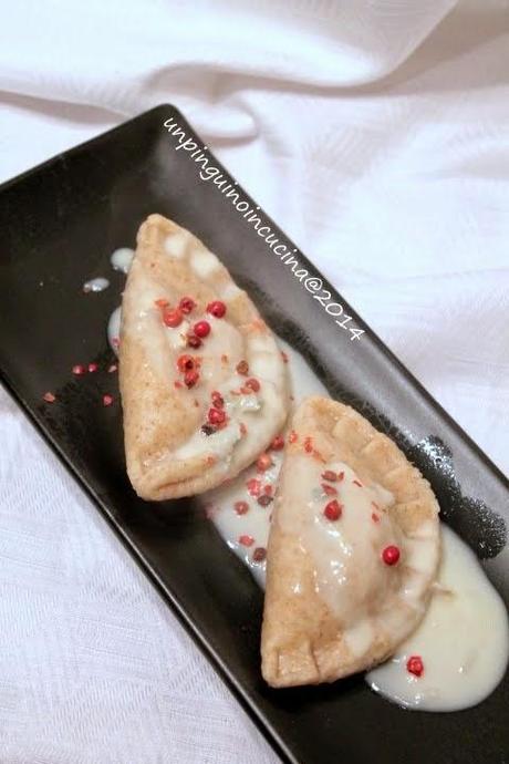 Ravioli integrali al radicchio con gorgonzola e pepe rosa