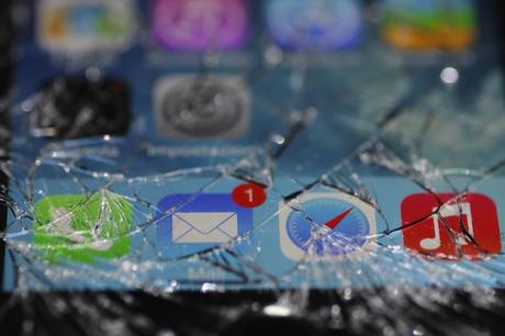Brevetto Apple: l’iPhone cadrà sempre con lo schermo in alto