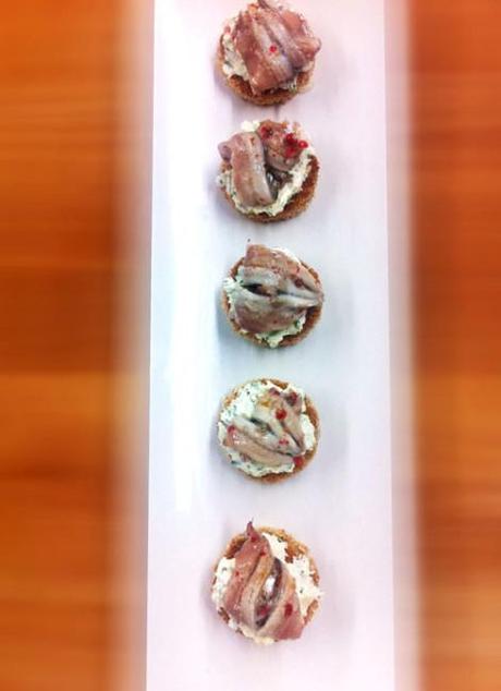 crostini-acciughe-marinate-racconti