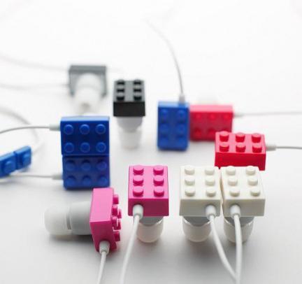 Cosa regalare a un uomo a Natale Auricolari Lego... ormai ce li tirano dietro a ogni angolo. sono scomodissimi, ma carini assai!