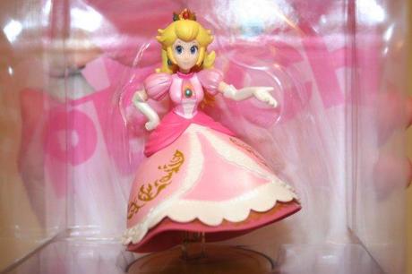 E dopo la Samus Aran amiibo con due cannoni, arriva la Principessa Peach senza gambe