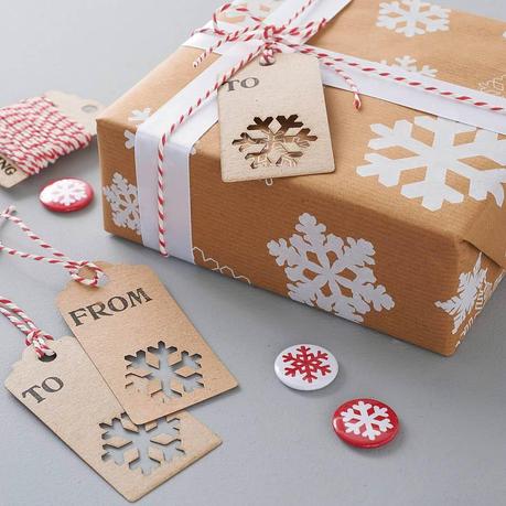 recycled-snowflakes-christmas-gift-wrap-set