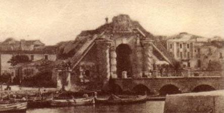 Lo sapevi che..? Ortigia e le curiosità del suo passato:una porta separava l’Isola dalla città image