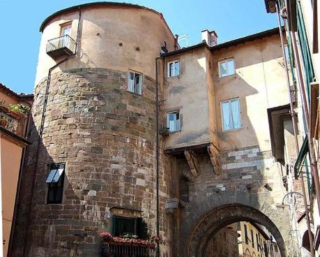 Lucca - Porta di Borgo