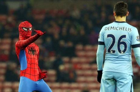 (VIDEO)Epic Spiderman Pitch invader during Sunderland vs Manchester City