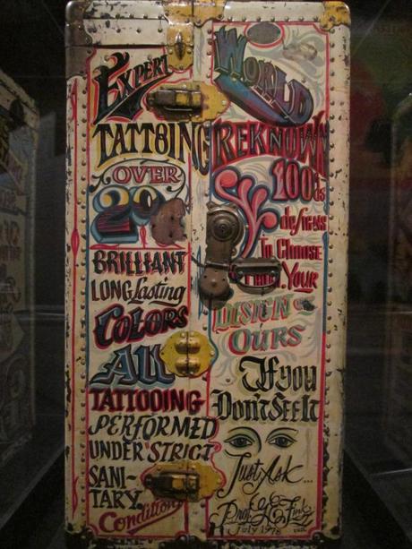 Malle de tatoueur itinérant, XX° siècle