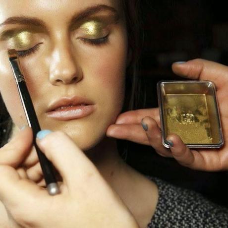 METALLIC MAKE-UP: per le feste il trucco si fa metallico