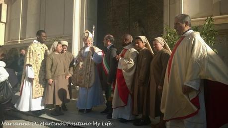 Inaugurata la porta di bronzo della Chiesa Madre a Positano