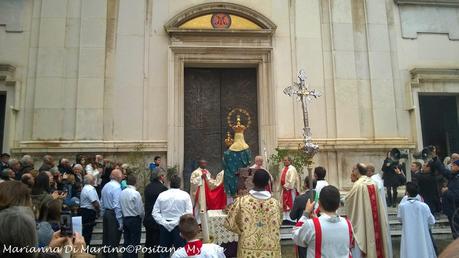 Inaugurata la porta di bronzo della Chiesa Madre a Positano