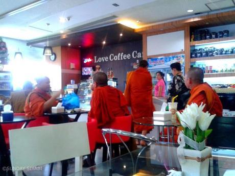 Il Viaggio con Hamed Continua in Cambogia: Relax? – 4 laos