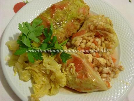 Involtini di verza con orzo, verdure e pollo