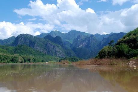 Le montagne sul Nam Ou (foto di Patrick Colgan, 2014)