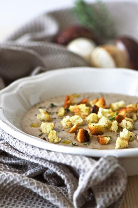 Crema di funghi porcini con crostini profumati