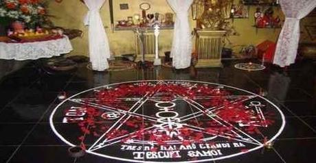 Modernità e magia? Due gemelli siamesi! Modernità e magia? Due gemelli siamesi!