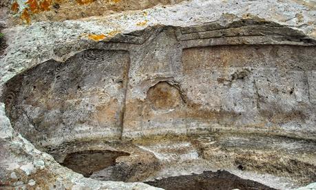 Archeologia. Età del rame: domus de janas, dolmen e menhir.