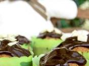Muffin alla vaniglia senza glutine copertura cioccolato