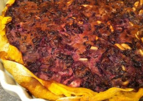 torta salata con radicchio e pinoli