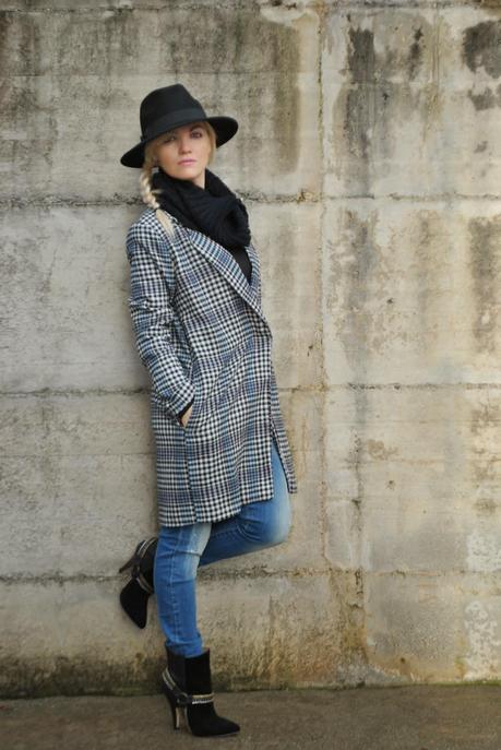 outfit cappotto oversize cappello fedora nero  sciarpa nera in lana outfit dicembre 2014 