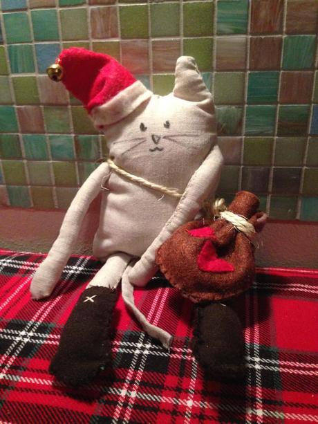 cat-doll-christmas-eudoro-finish-seduto