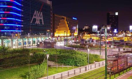 Le luminarie di Natale a Milano. Non siamo di certo al top europeo, ma siamo dentro la decenza. Perché da noi fanno così schifo?