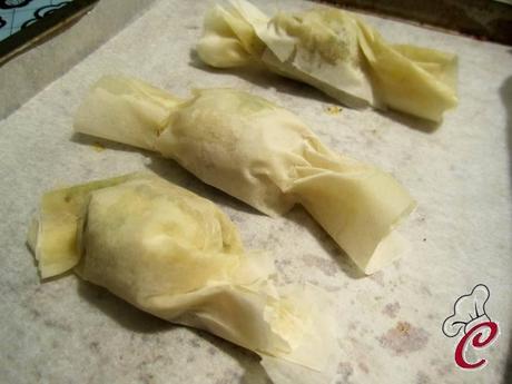 Caramelle di cavolini in pasta fillo con germogli e pistacchi: dall'orto al palato con un soffio di magia