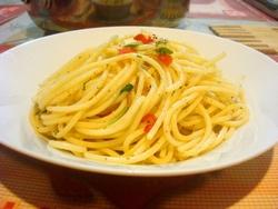 Piatto spaghetti aglio, olio e peperoncino